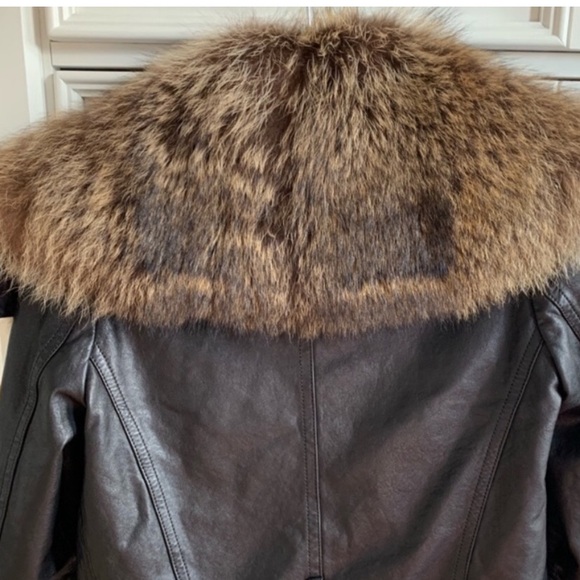 Fur collar leather jacket - Picture 5 of 10